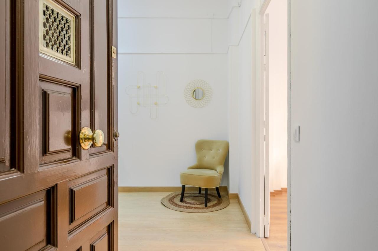 Avanti La Campana, Con Un Balcon Que Te Enamorara Del Ambiente De Sevilla Eksteriør billede