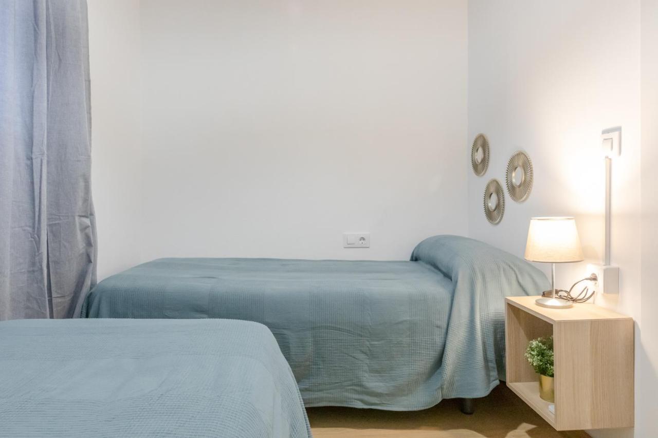 Avanti La Campana, Con Un Balcon Que Te Enamorara Del Ambiente De Sevilla Eksteriør billede