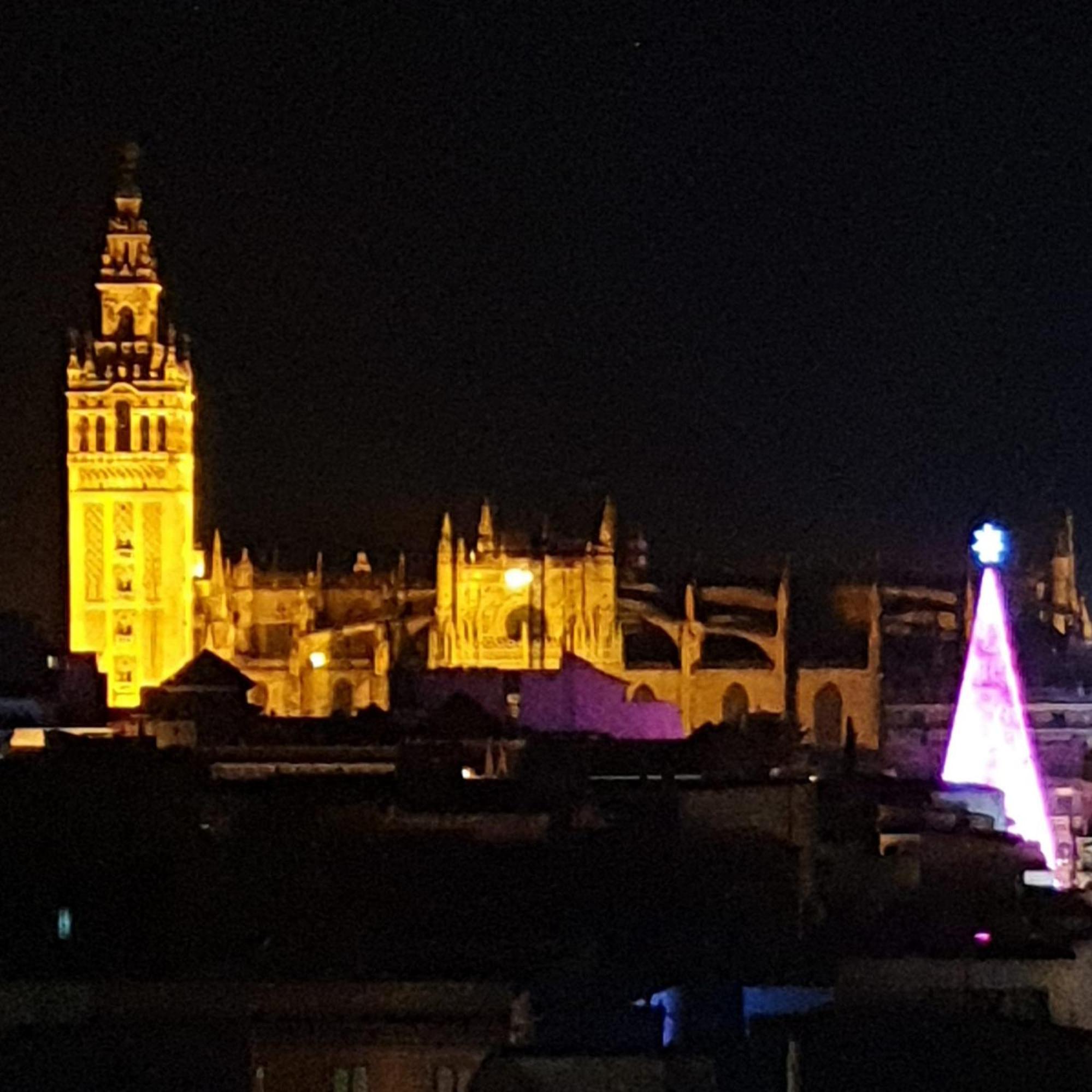 Avanti La Campana, Con Un Balcon Que Te Enamorara Del Ambiente De Sevilla Eksteriør billede